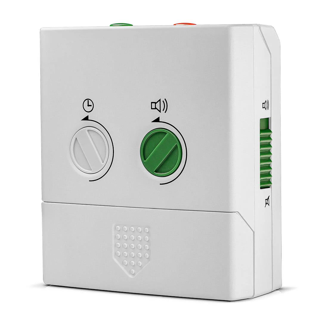 Braun BC05W Classic Travel Analogue Alarm Clock – Compact Folding Design with Snooze & Light