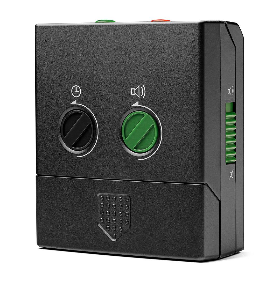 Braun BC05B Classic Travel Analogue Alarm Clock – Compact Folding Design with Snooze & Light